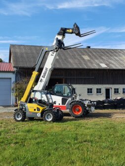 Symbolbild Bau und Sanierung mit Werkzeugen